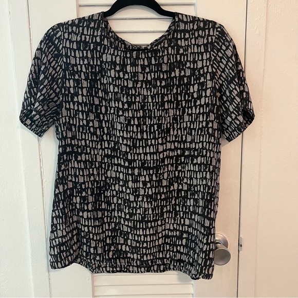 Eileen Fisher Silk Short-sleeve Blouse with geometric pattern - Picture 4 of 13